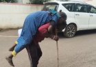 शिवपुरी में ममता हुई तार-तार, छोटे बेटे के अत्याचार से परेशान बुजुर्ग दंपति टपरे में रहने को मजबूर