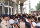 जबलपुर में स्कूल पर हिंदूवादी संगठनों का हमला; सफाई कर्मियों को नौकरी से निकालने पर मचा भारी बवाल