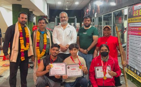 रायपुर नेशनल प्रतियोगिता के लिए चयनित हुए सेंधवा के 6 पावरलिफ्टर; जिम में जश्न का माहौल