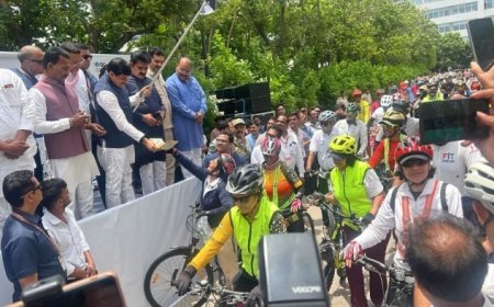 इंदौर में सीएम मोहन यादव ने युवाओं से किया संवाद; विकसित मध्यप्रदेश के लिए लिया संकल्प