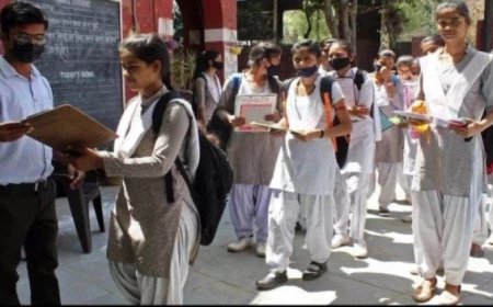 सांदीपनि विद्यालयों में अंग्रेजी माध्यम की पढ़ाई पर संकट; शिक्षकों की कमी और भवन के अभाव से छात्र परेशान