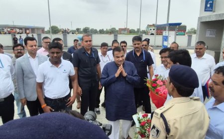 दिल्ली-मुंबई एक्सप्रेस-वे निरीक्षण के दौरान नितिन गडकरी के काफिले के सामने आए ग्रामीण; बड़ा हादसा टला