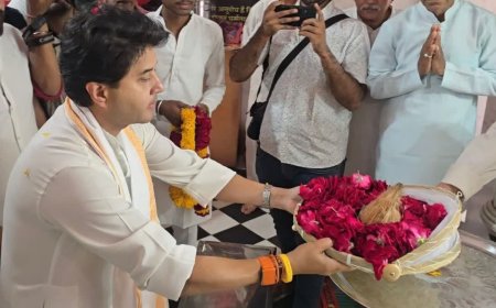 अशोकनगर पहुंचे केंद्रीय मंत्री सिंधिया; तार वाले बालाजी के किए दर्शन, जानें युवाओं को क्या मिली सौगात