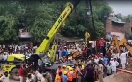चिरवाई नाका पर बड़ा हादसा, मलबे में दबे कई लोग; रेस्क्यू ऑपरेशन जारी