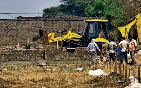इंदौर में प्रशासन का बड़ा बुलडोजर एक्शन, 40 करोड़ रुपये की सरकारी जमीन को अवैध कब्जे से कराया मुक्त