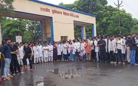 ड्यूटी के दौरान डॉक्टर के साथ अभद्रता, गोली मारने की धमकी; आरोपियों की गिरफ्तारी पर अड़े डॉक्टर्स