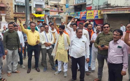 हरदा मंडी में किसानों का अनिश्चितकालीन धरना जारी; शत-प्रतिशत मूंग तुलाई की मांग पर अड़े किसान