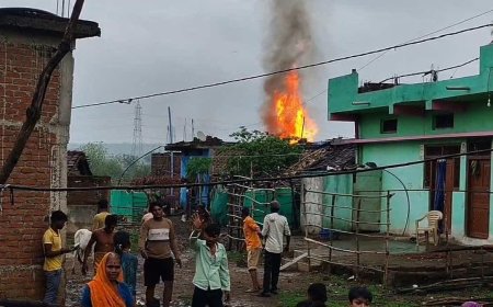 जरुवाखेड़ा में गैस सिलेंडर फटने से लगी भीषण आग; घर का सामान जलकर राख, बड़ा हादसा टला