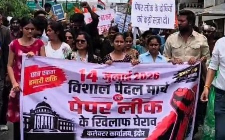 इंदौर में छात्रों का महाआंदोलन; आकांक्षा योजना में गड़बड़ी का आरोप, 5 घंटे घेरा कलेक्टोरेट