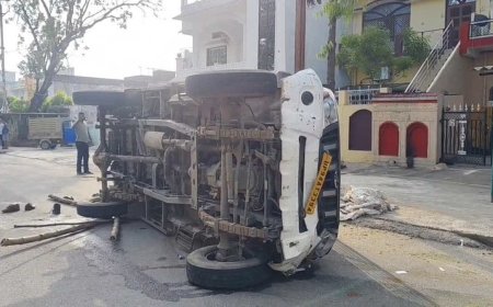 बारात में मातम! अनियंत्रित होकर पलटी पिकअप गाड़ी; 2 की मौत, दूल्हे के पिता सहित कई घायल