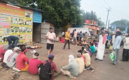 गुना के युवाओं की अनोखी पहल; पिछले 5 सालों से हर रविवार गरीबों को करा रहे हैं 'पंगत' में भरपेट भोजन