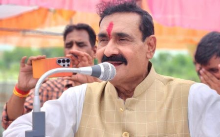"टिकट काटने वाला कोई और है..." दतिया पहुंचे पूर्व गृह मंत्री डॉ. नरोत्तम मिश्रा ने विरोधियों को ललकारा