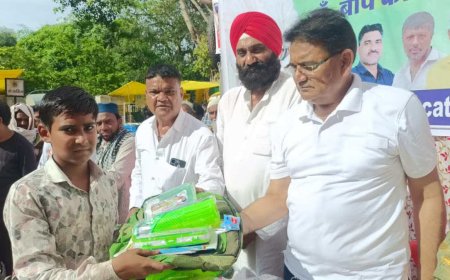 जरूरतमंद बच्चों के लिए फरिश्ता बनी 'असहाबे सूफ्फा सोसाइटी'; 300 से अधिक छात्रों को बांटी निशुल्क स्कूल सामग्री