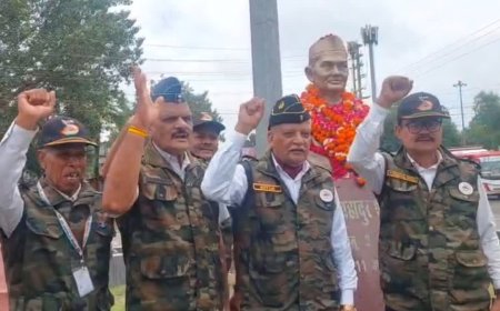 युवाओं के भविष्य के लिए सड़क पर उतरी 'वर्दी सोशल वेलफेयर फाउंडेशन', जानें क्या हैं प्रमुख मांगें