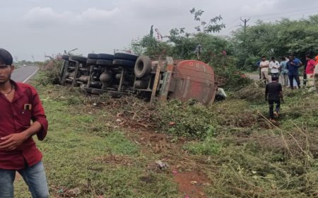 सड़क हादसे के बाद डीजल लूटने पहुंचे लोग, पुलिस ने खदेड़ा; जांच के घेरे में बिना रजिस्ट्रेशन का टैंकर