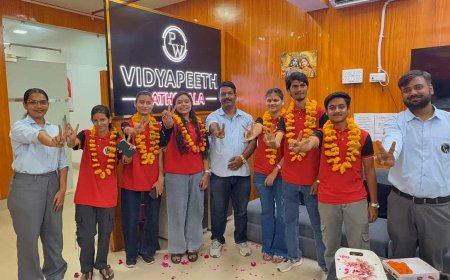 छतरपुर के क्रिश, आर्या और विनोद ने क्रैक की नीट परीक्षा; ढोल-नगाड़ों से हुआ स्वागत