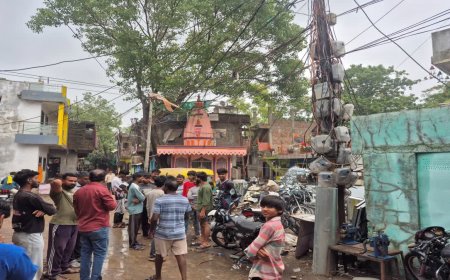 रतलाम में बिजली बिल ने लोगों को रुलाया; 2 कमरों के मकान का 10 हजार बिल, रहवासियों का प्रदर्शन