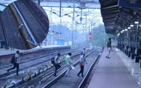 मदन महल स्टेशन पर हादसे के बाद भी सुधरे नहीं यात्री; रेलिंग फांदकर जान जोखिम में डाल रहे लोग