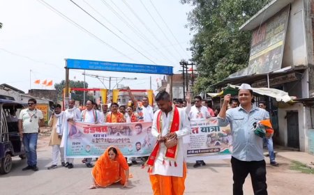 शंखनाद और घंटियों के बीच पन्ना की सड़कों पर कनक दंडवत, राष्ट्रपति के नाम सौंपा गया ज्ञापन; मचा हड़कंप
