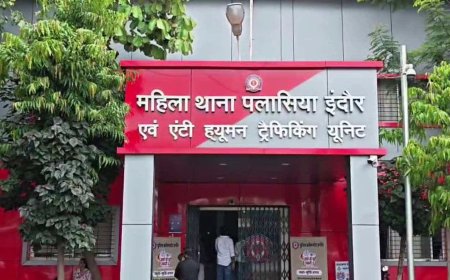 महिलाओं के खिलाफ अपराध रोकने पर डॉ. पूर्वा मित्तल का जोर, पुलिसकर्मियों से किए सवाल-जवाब