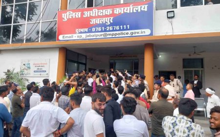 जबलपुर में मालवीय चौक पर भारी बवाल; TI और कांग्रेस नेता में हाथापाई, 3 पर FIR दर्ज