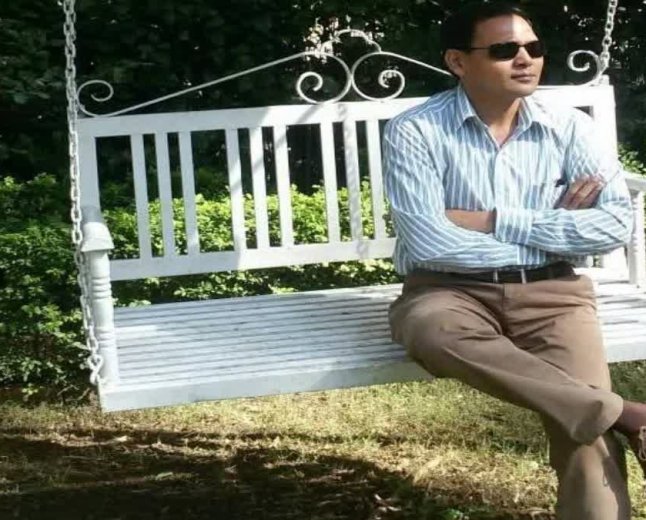 पूर्व आईएएस नियाज खान का विवादित बयान; कहा- 'मॉब लिंचिंग से बचने के लिए मुस्लिम बदल लें अपना पहनावा'