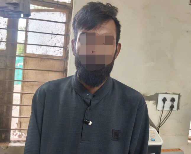 दस्तावेजों का भौतिक सत्यापन किए बिना ऋण स्वीकृत करने पर की गई कार्रवाई