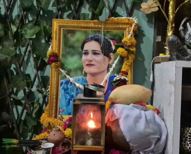 जीते जी संघर्ष, मरने के बाद भी ठिकाना नहीं; रतलाम में किन्नर समुदाय को अंतिम संस्कार के लिए नहीं मिली जमीन