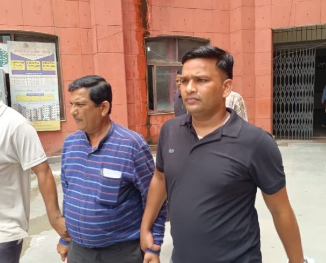 रिटायरमेंट से ठीक एक दिन पहले लोकायुक्त के हत्थे चढ़ा भ्रष्ट इंजीनियर, ठेकेदार से मांग रहा था घूस