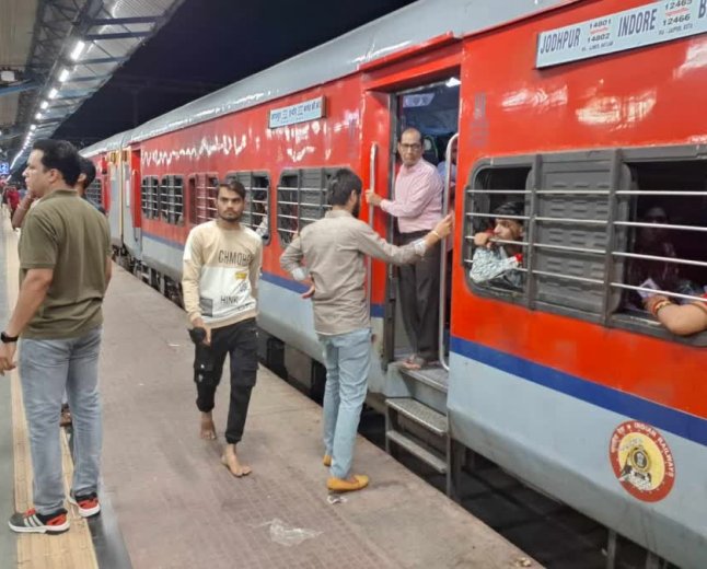ट्रेन में स्क्रीनशॉट टिकट अब नहीं चलेगा; रेलवे ने बदला नियम, पकड़े जाने पर लगेगा भारी जुर्माना