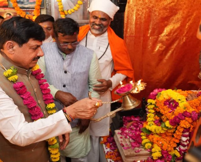 सीएम मोहन ने सांदीपनि आश्रम में की पूजा-अर्चना, 1068 नए शिक्षकों को दिया गुरु सम्मान