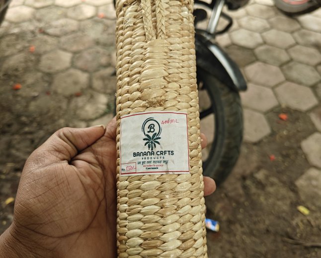 केले के रेशों से बनी बोतलें अब बन रही हैं पहचान; बुरहानपुर की महिलाओं ने कचरे को बनाया कमाई का जरिया