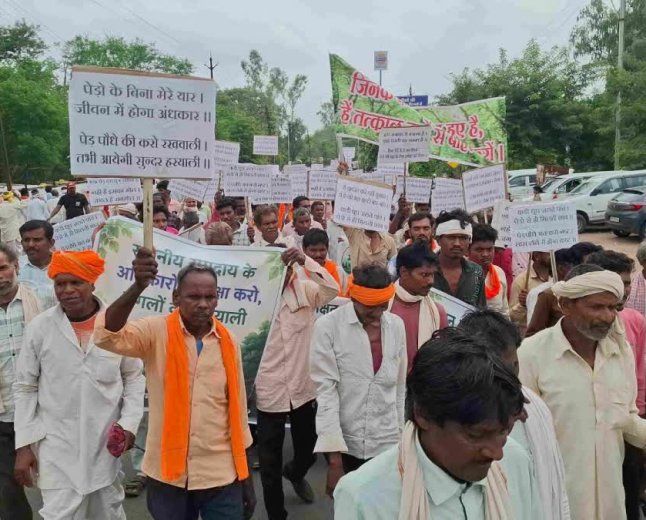 खंडवा-बुरहानपुर के जंगलों पर बाहरी लोगों का कब्जा! कोरकू समाज ने सीएम के नाम सौंपा ज्ञापन