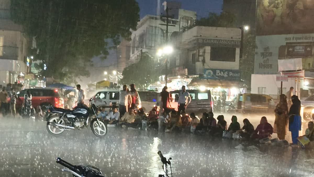 मंदसौर में स्मार्ट मीटर हटाने को लेकर बवाल, कांग्रेस नेता दीपक गुर्जर समेत 12 पर FIR दर्ज
