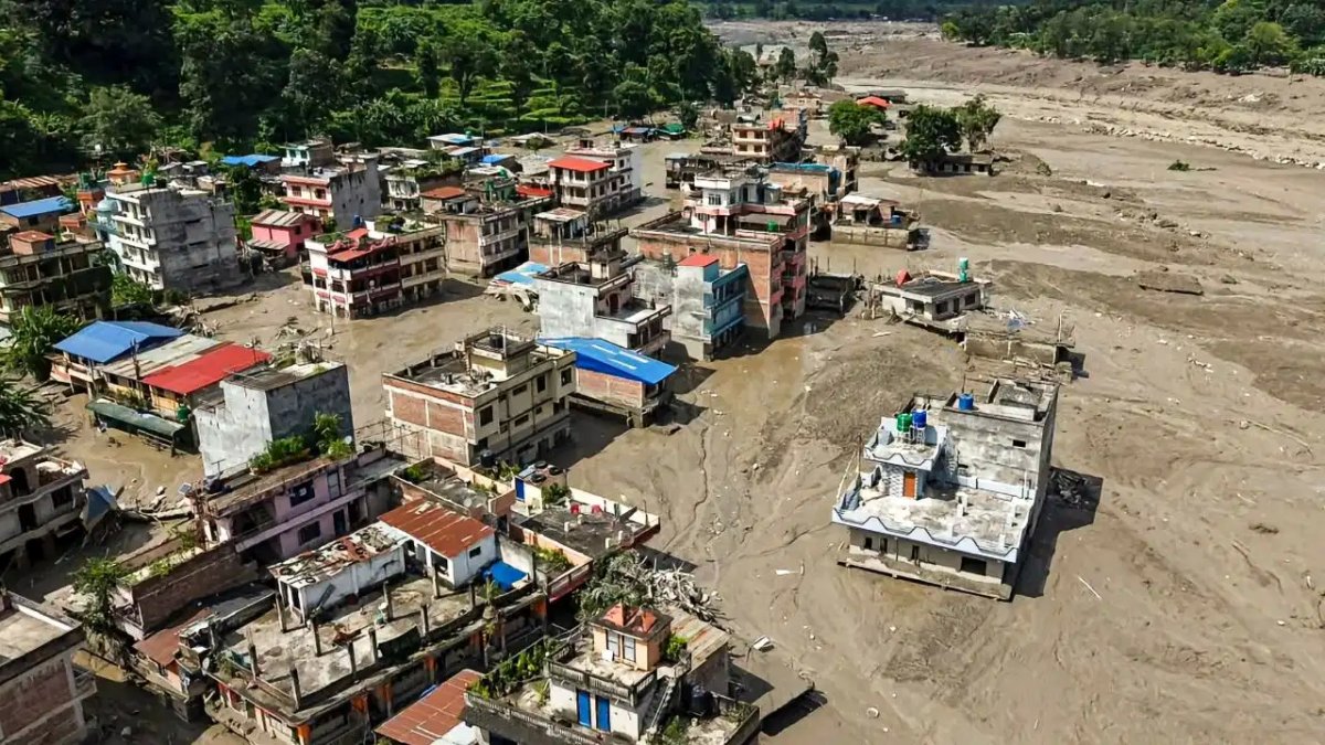  कैलाश मानसरोवर यात्री व विदेशी पर्यटक फंसे, पीएम मोदी ने नेपाल को भेजी राहत सामग्री
