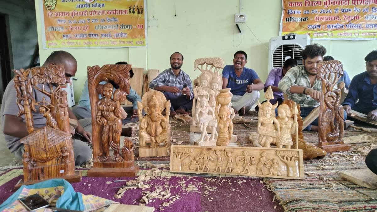 शहडोल में हथकरघा और हस्तशिल्प से बदली आदिवासियों की तकदीर, हुनरमंद कलाकार प्रतिदिन कमा रहे ₹600