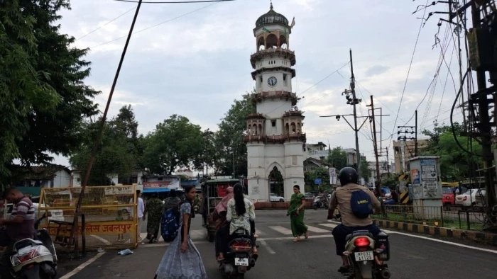 मौसम विभाग की चेतावनी, अगले 48 घंटे इन जिलों में रहेगा भारी बारिश का दौर; जानें तापमान का हाल