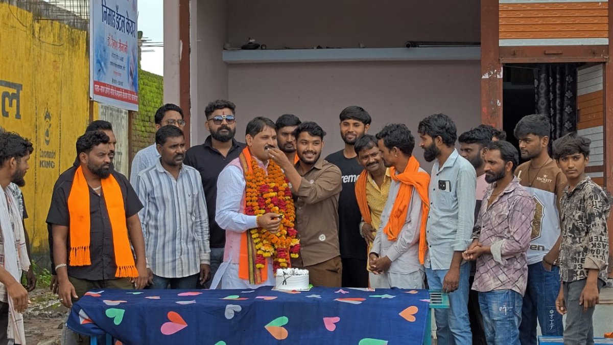 भाजपा नेता रेलास सेनानी ने जन्मदिन पर किया कांवड़ियों का स्वागत, वितरित किया फलाहार