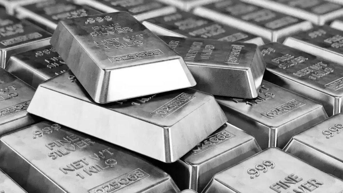 चांदी की चमक पड़ी फीकी! इस साल अब तक 23% तक गिरे दाम, क्या खरीदारी का यही सही समय है?