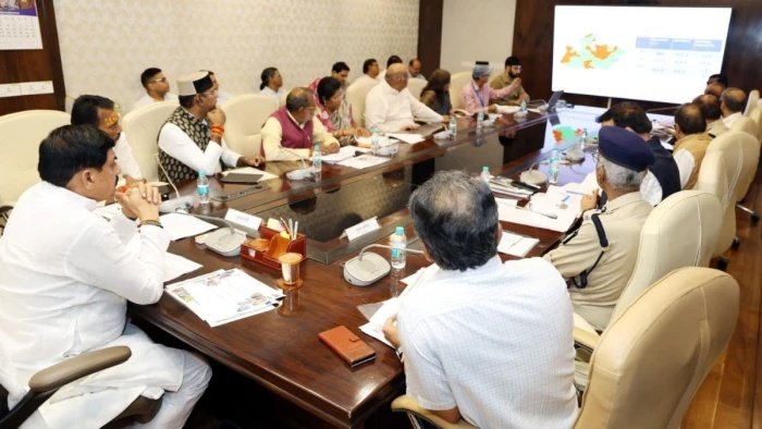 सिचुएशन रूम से सीएम ने लिया बाढ़ प्रभावित जिलों का जायजा, एयर एंबुलेंस सेवा देने के निर्देश