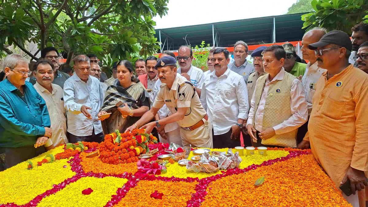 खंडवा में धूमधाम से मनाया गया किशोर दा का जन्मदिन, मशहूर सिंगर विनोद राठौड़ ने दी सुरमयी श्रद्धांजलि
