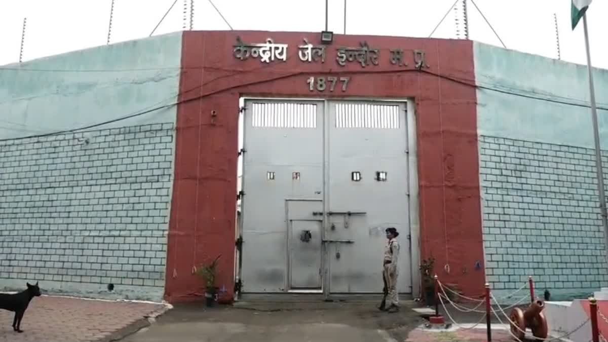 Spiritual Program in Indore Jail: अपराध से तौबा कर धर्म के मार्ग पर चल रहे कैदी, जज द्वारा जेल में हो रहा सुंदरकांड का पाठ