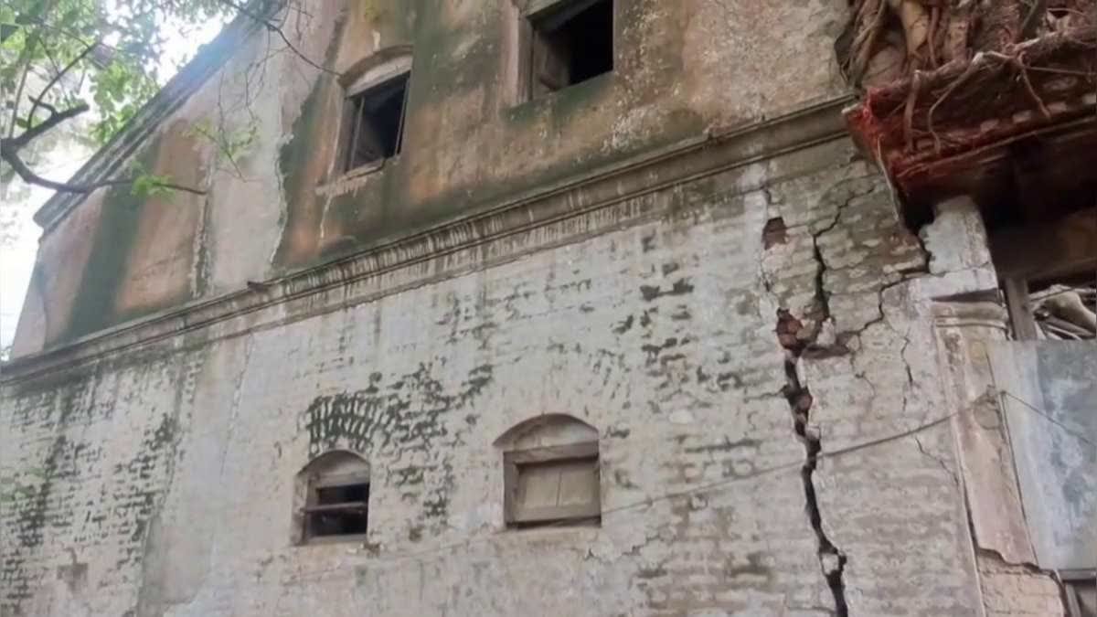 खंडवा में जर्जर हो रहा किशोर दा का गांगुली हाउस, 40 साल से नहीं खुले कई कमरों के ताले