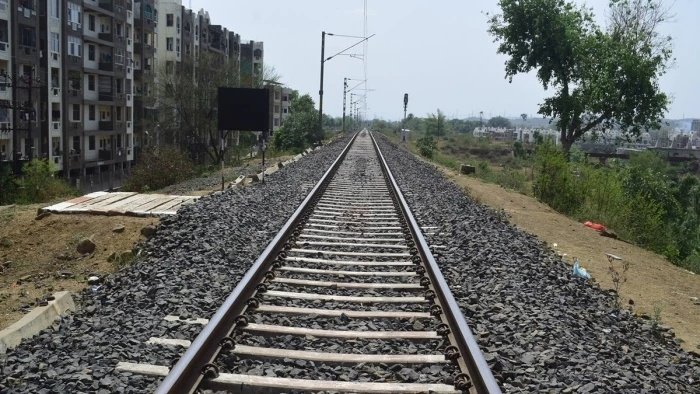 अधारताल-देवरी रेलखंड पर फाटक क्रमांक 323 रहेगा बंद, 24 अगस्त तक प्रभावित रहेगा सड़क यातायात