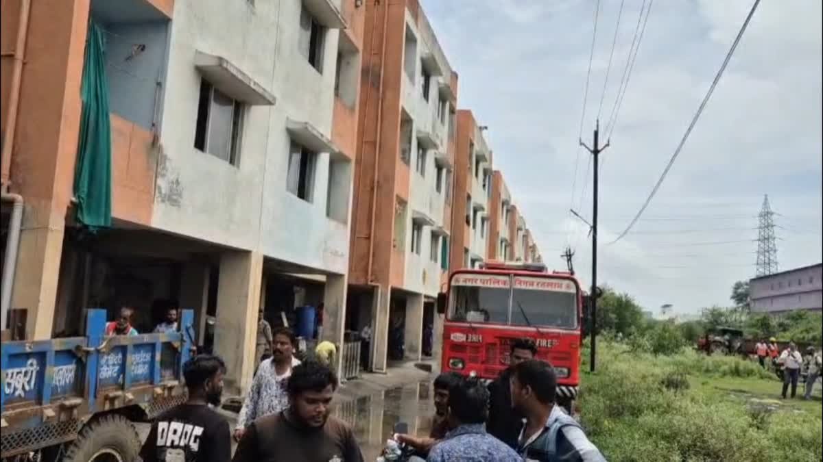 रतलाम डोसीगांव मल्टी में ईडब्ल्यूएस आवास खाली कराने पर हंगामा, कांग्रेस नेता पारस सकलेचा की तबीयत बिगड़ी