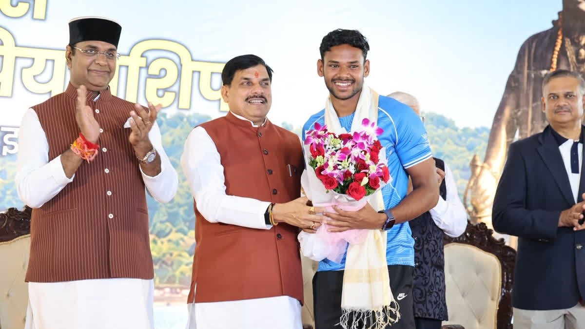 15 साल की उम्र तक नहीं देखी थी नदी, अब देश के टॉप सेलर बने आर्यन, सीएम मोहन यादव ने किया सम्मानित