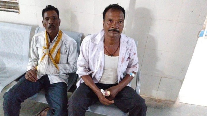 नरसिंहपुर में तेज रफ्तार कार ने बाइक को मारी जोरदार टक्कर, महिला की मौत और दो घायल