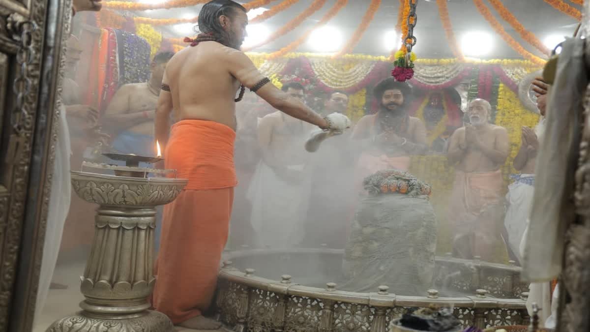 श्रावण मास के अंतिम सोमवार पर बाबा महाकाल के दरबार में भक्तों का सैलाब, तड़के 2:30 बजे खुले मंदिर के पट