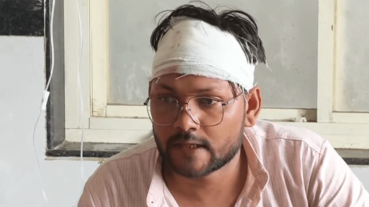 पत्नी की सरकारी नौकरी लगते ही बदला अंदाज, पति को घर से निकाला और भाई के साथ मिलकर की पिटाई