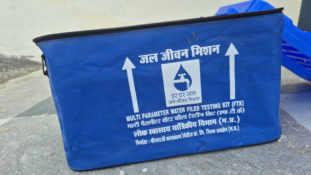 पंचायतों और स्कूलों को बांटी गई वॉटर टेस्टिंग किट, मॉनिटरिंग के अभाव में चार साल से पड़ी हैं बेकार
